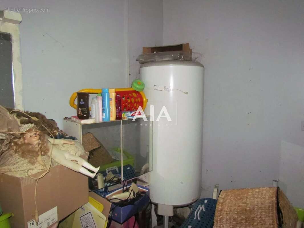 Maison à LES ADJOTS