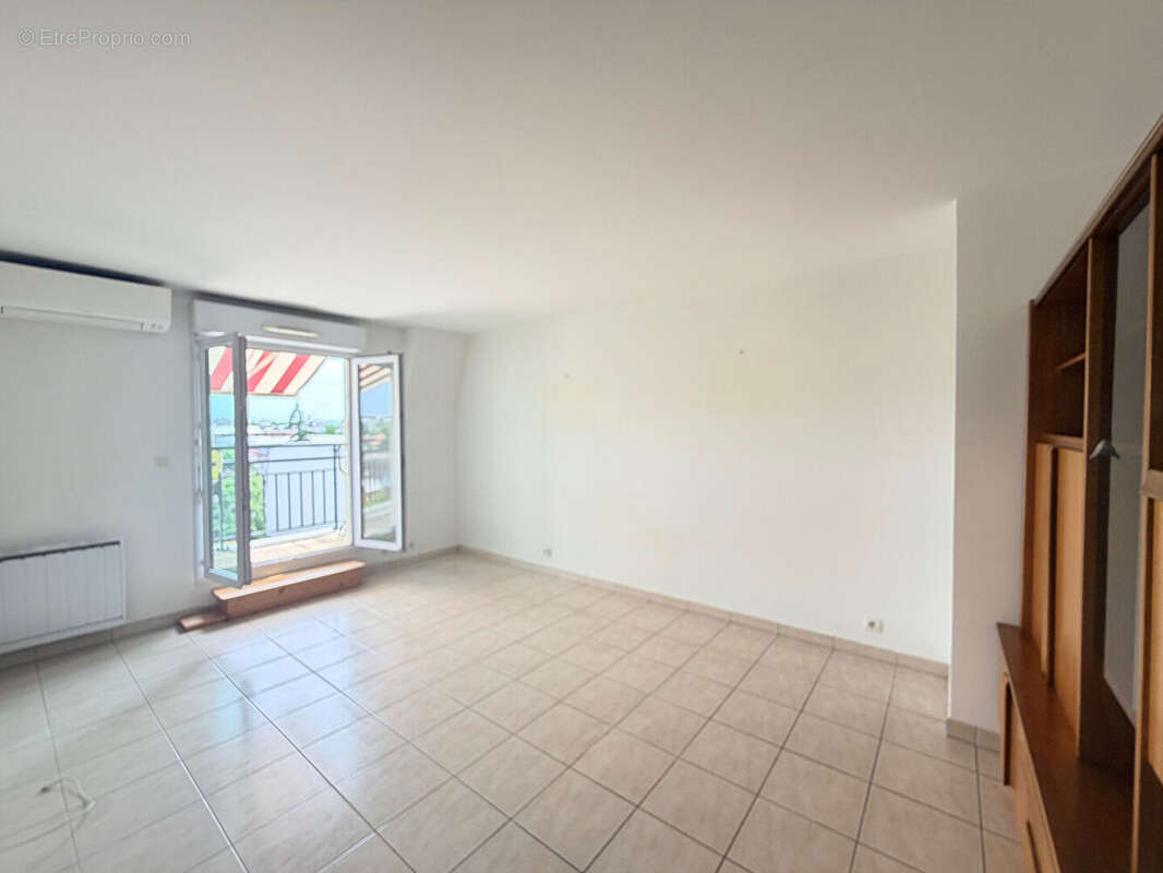 Appartement à SARTROUVILLE