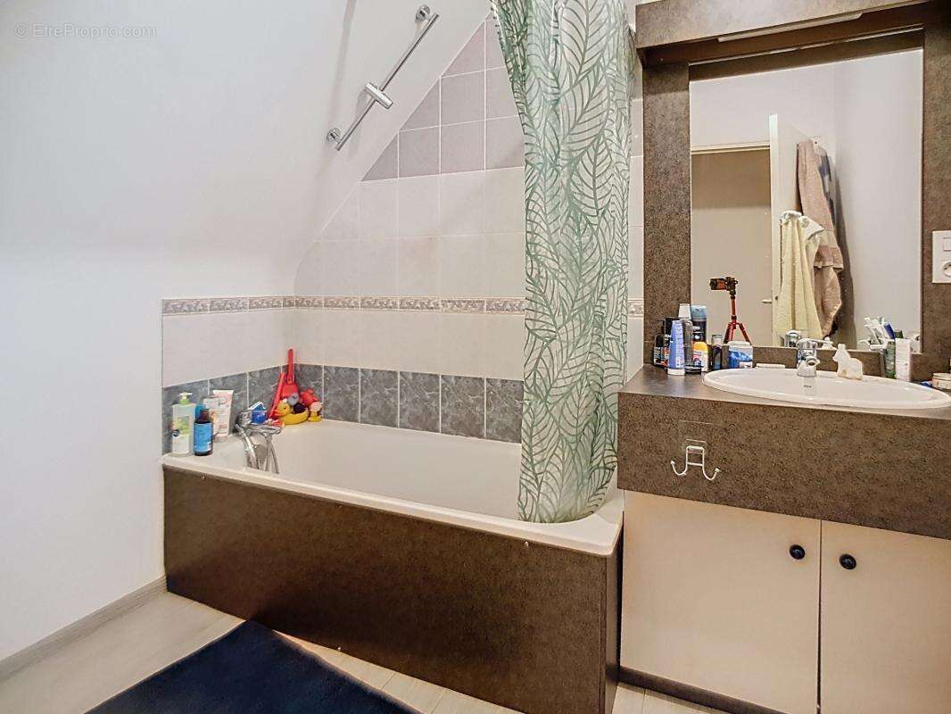 Appartement à LA MEZIERE