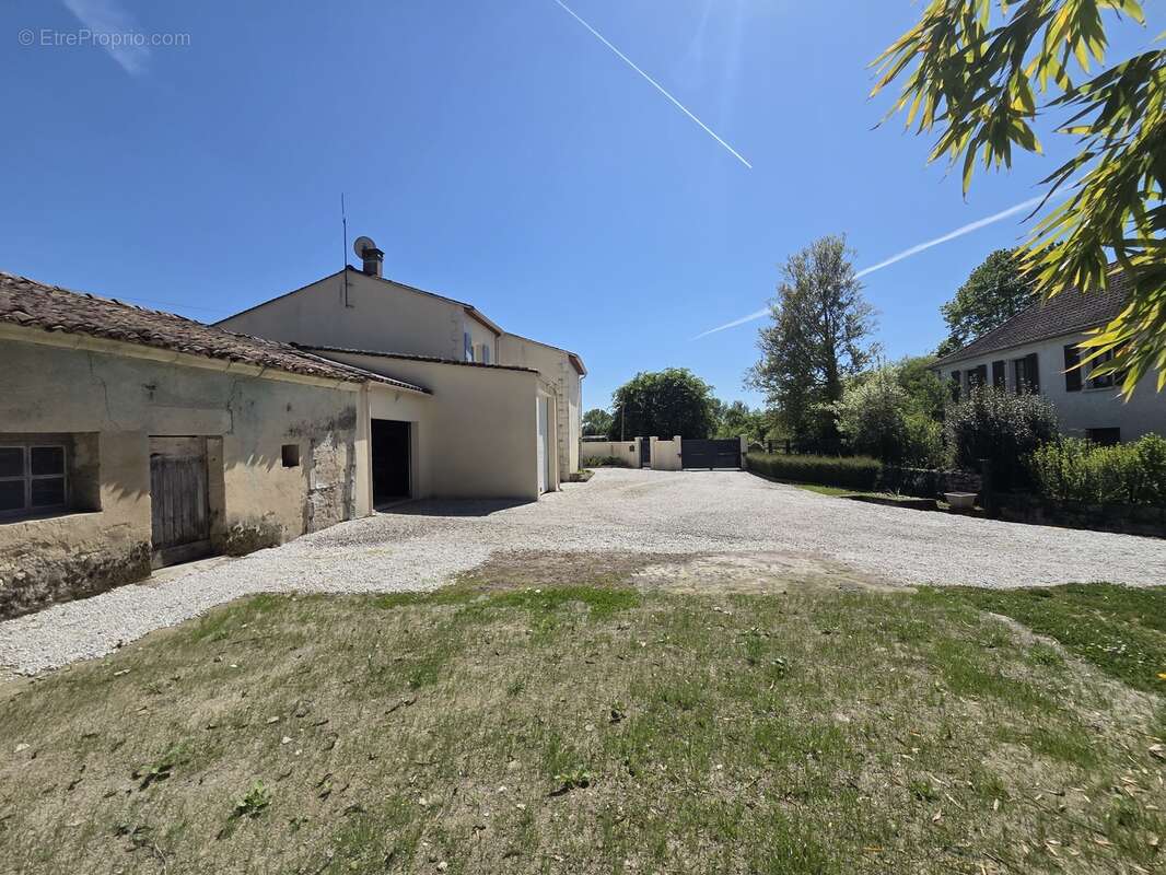 Maison à LA COURONNE