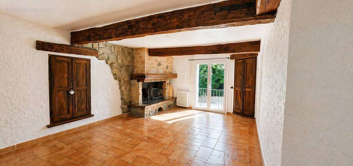 Maison à ROQUEBRUNE-SUR-ARGENS
