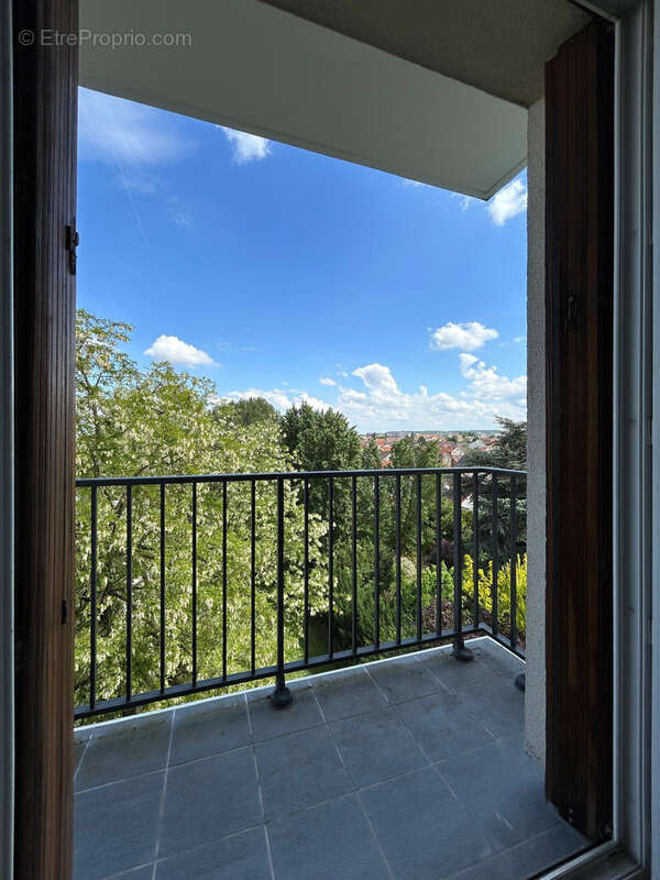 Appartement à LES PAVILLONS-SOUS-BOIS