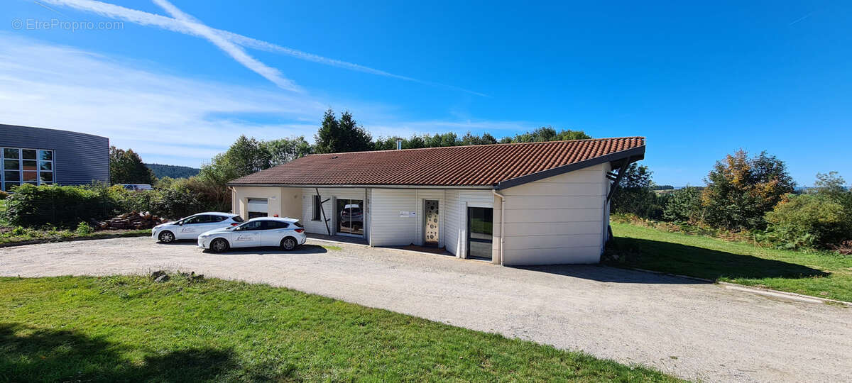 Commerce à SAINT-JUST-MALMONT