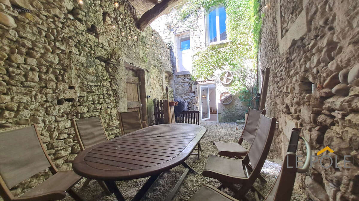 Maison de Ville à  Saint Marcel d'Ardèche de 148m² Habitables - 4 Chambres - ESPACE EXTERIEUR - photo 6