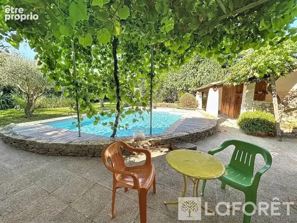 UCHAUX - Maison avec charme, 5 chambres, jardin 1000m² avec piscine - photo 2