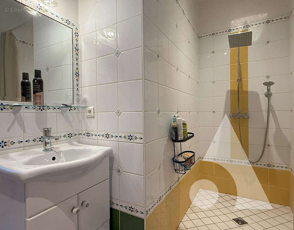 Maison à SAINT-CYBRANET