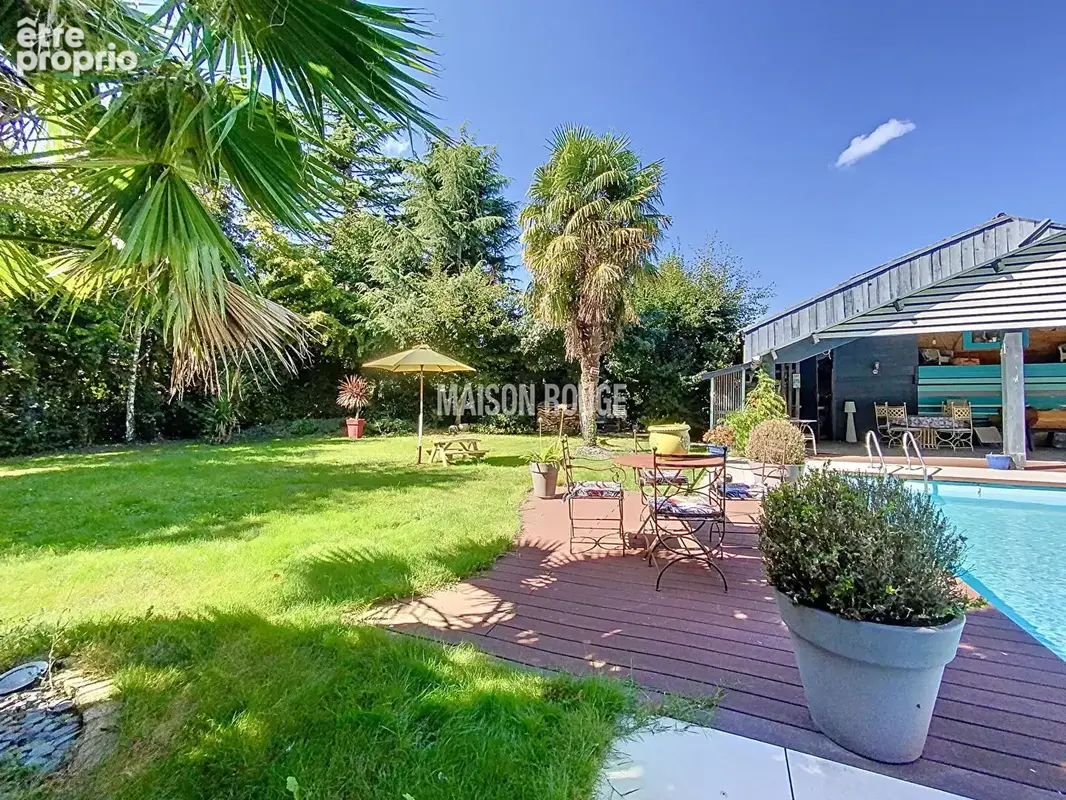 DOL-DE-BRETAGNE - Rare propriété avec piscine et terrain constructible en centre-ville - photo 4