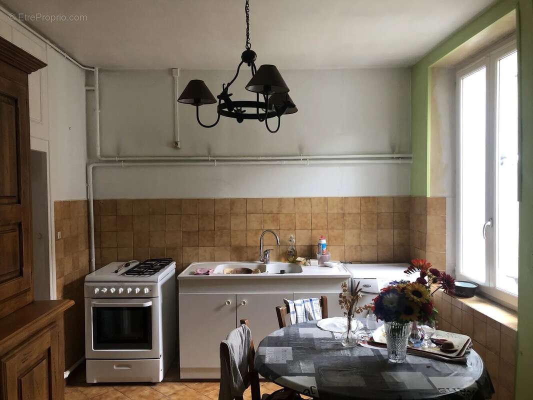 Maison à VILLENEUVE-L&#039;ARCHEVEQUE