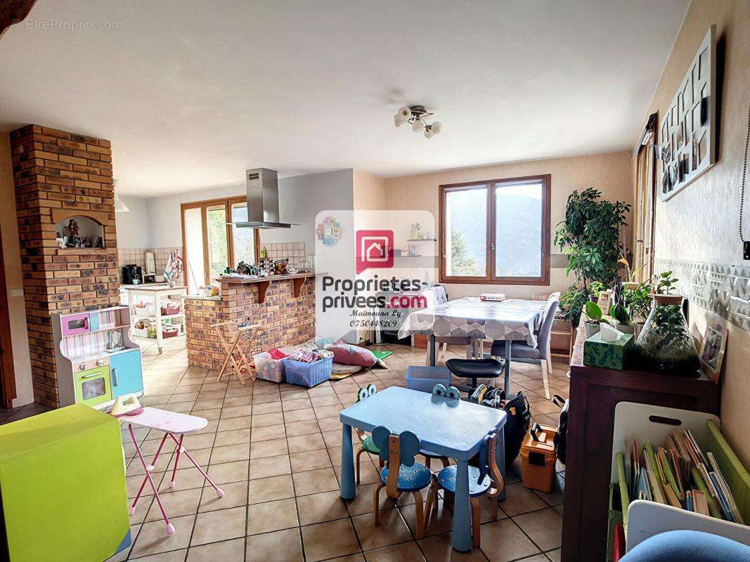Maison à UGINE