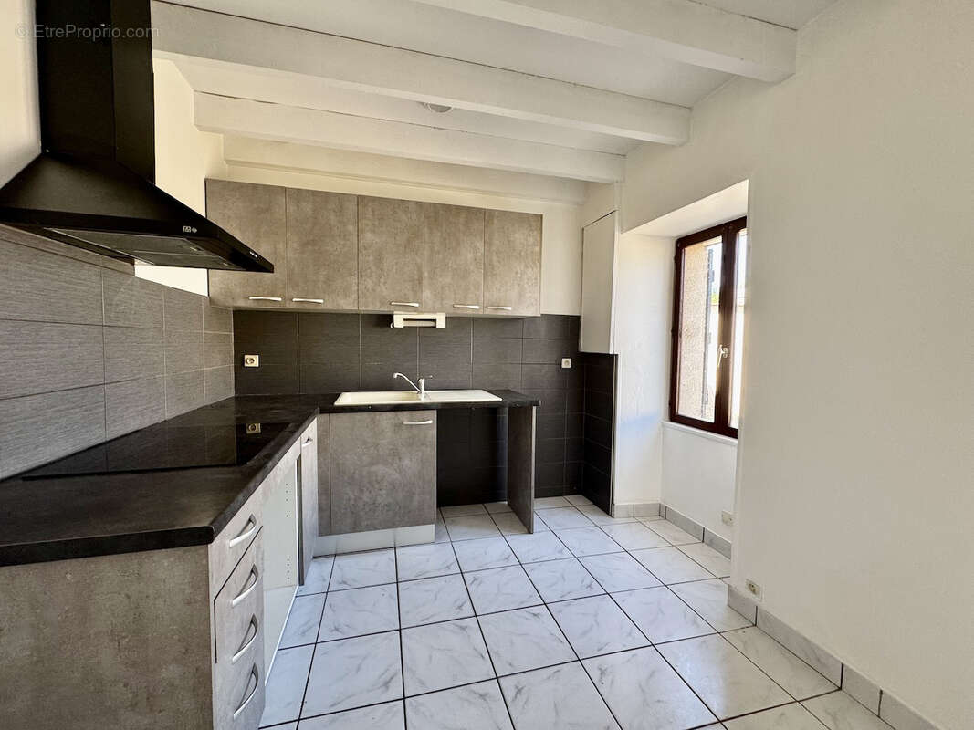 VILLENEUVE SUR LOT, Maison de plain pied avec 2 chambres et jardin proche des commerces. - photo 5