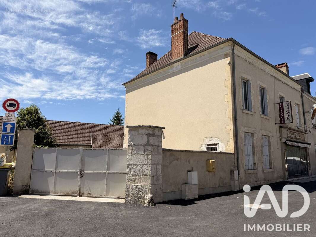 Appartement 270 m² à Vignoux-Sur-Barangeon  - photo 3