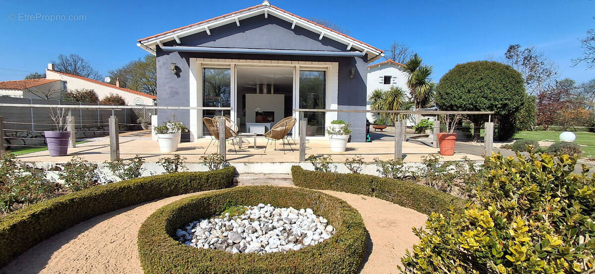 Maison à LE GIROUARD