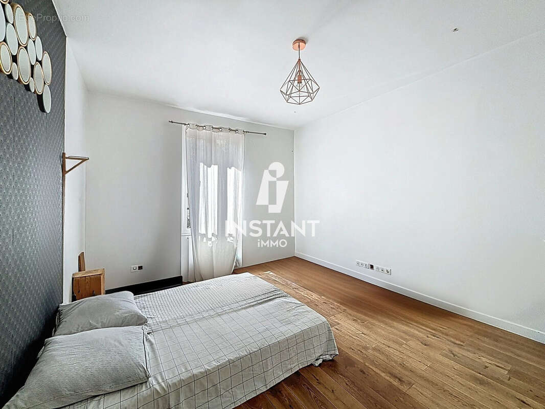 Appartement à CHARENTON-LE-PONT