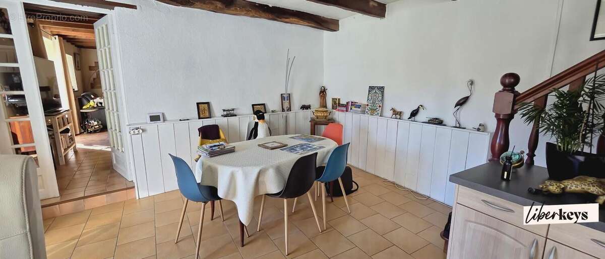Maison à CHATEAUNEUF-DU-FAOU