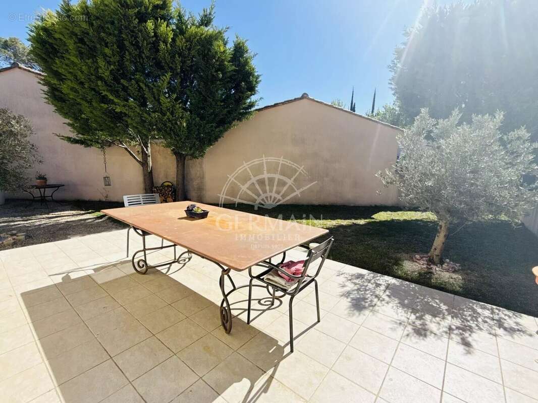 Maison à L'ISLE-SUR-LA-SORGUE