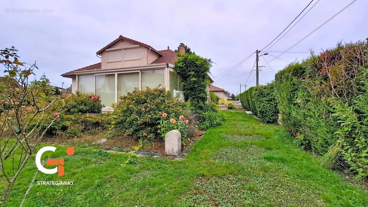 Maison à SAINT-ETIENNE-DU-ROUVRAY