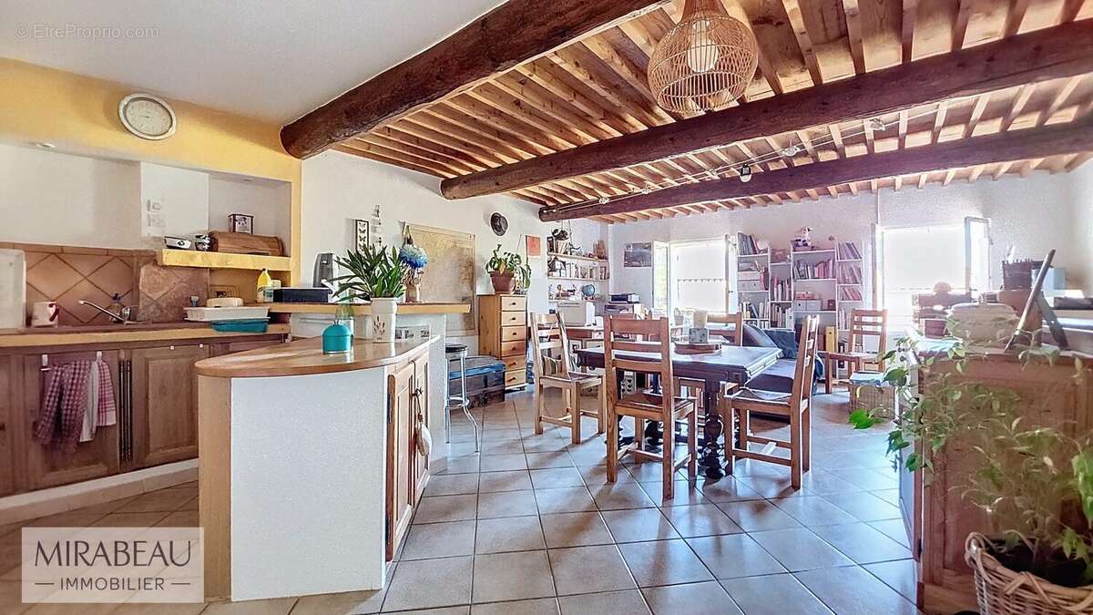 Maison à PEYPIN-D&#039;AIGUES