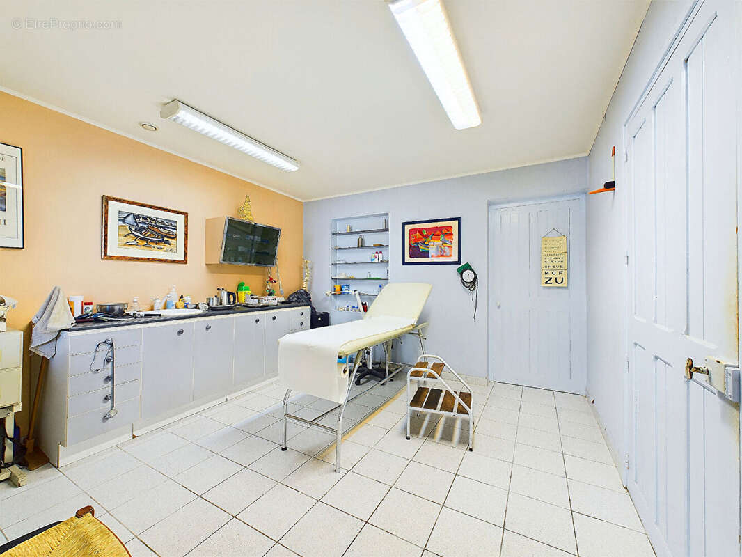 Commerce à SAINT-BARTHELEMY-DE-VALS