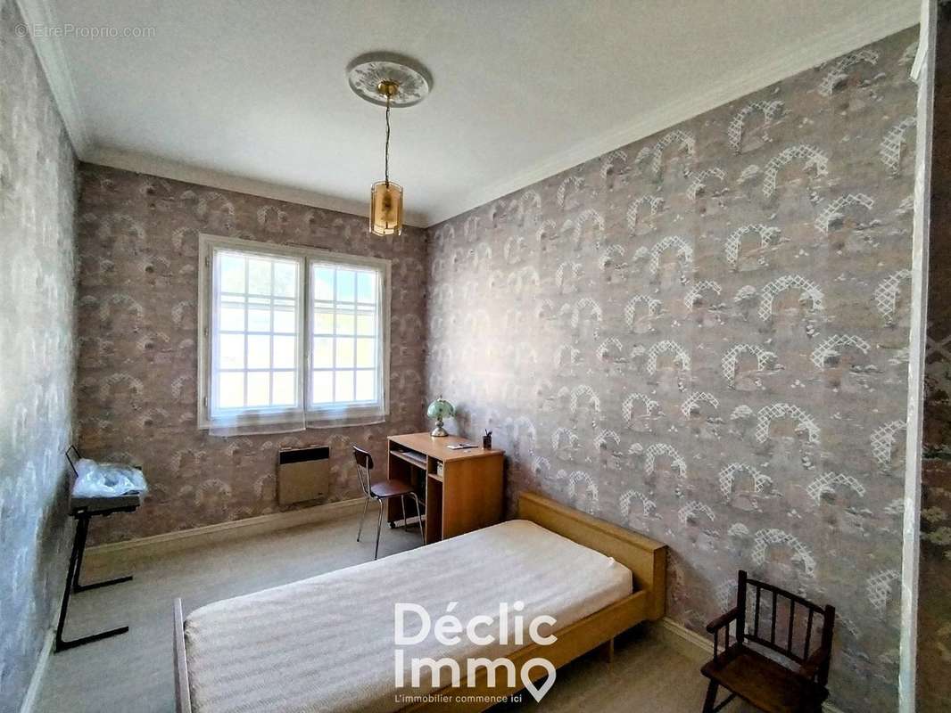 Maison à LES ADJOTS