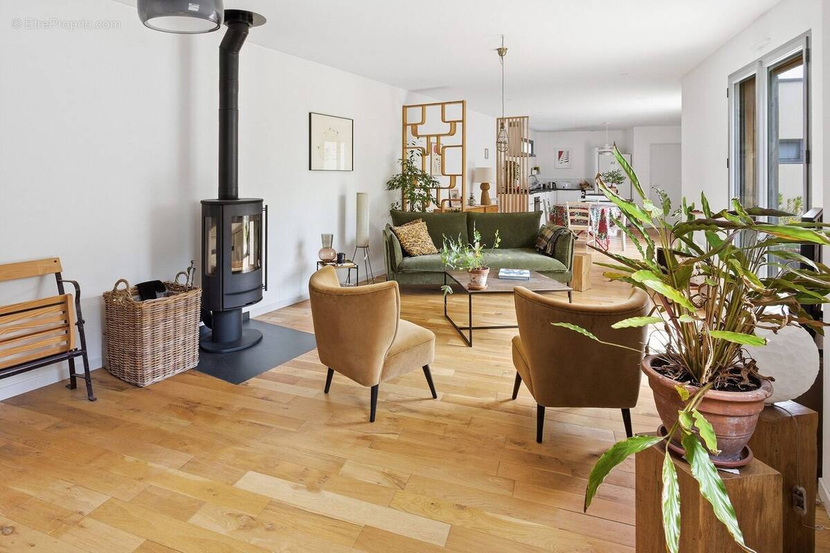 Maison à SAINT-SEBASTIEN-SUR-LOIRE