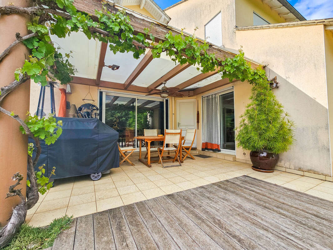 Maison à SAINT-BEAUZELY