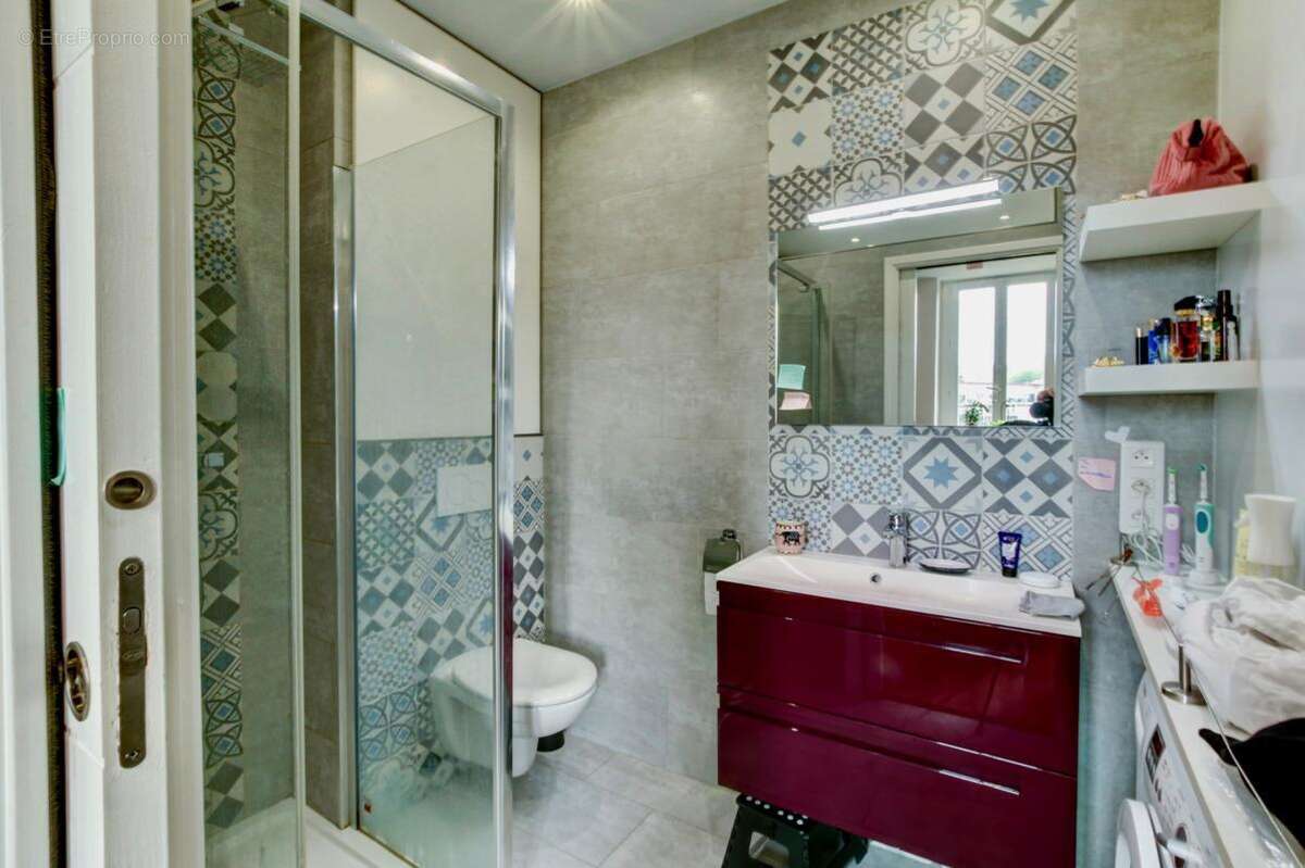 Ravissant 2 pièces rénové en cinquième et dernier étage avec ascenseur, vue dégagée! - photo 7