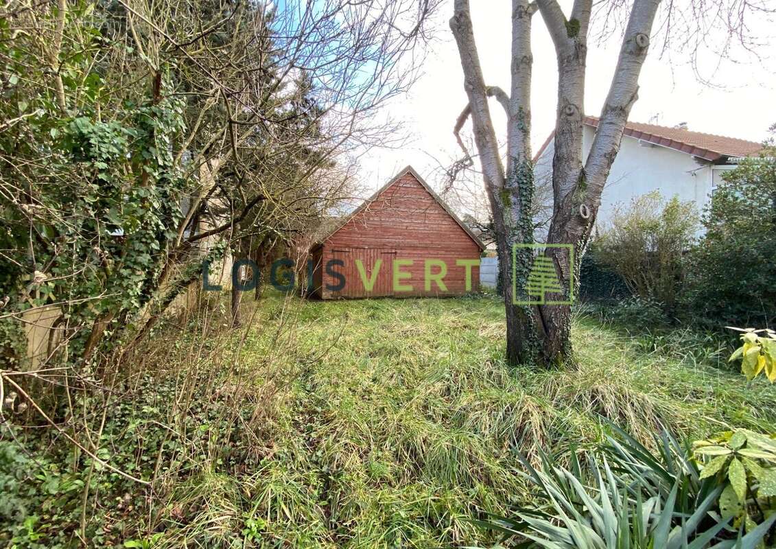 Terrain à VILLEBON-SUR-YVETTE