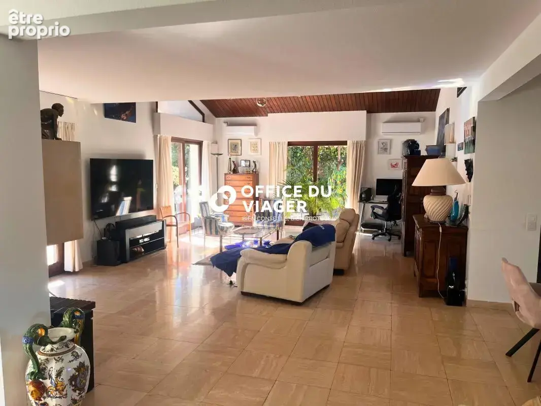 Maison - 6 pièces - 260 m² - photo 3