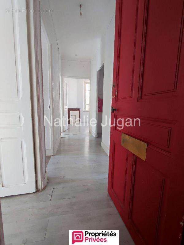 Vente TOULON Ouest - Maison de caractère à rénover de 205 m2 sur 318 m2 de terrain - Garage - photo 10