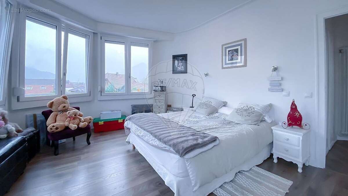 Appartement à ETREMBIERES