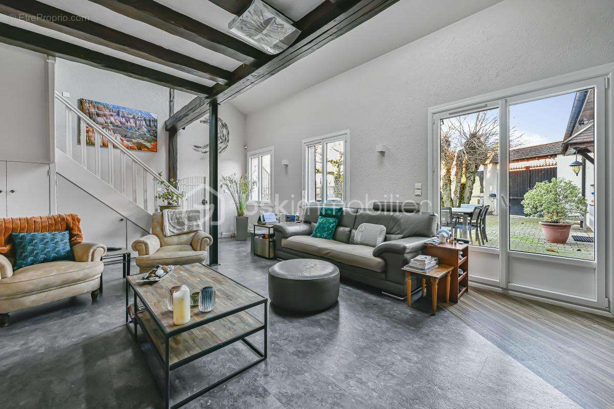 Maison à EVRY-GREGY-SUR-YERRE