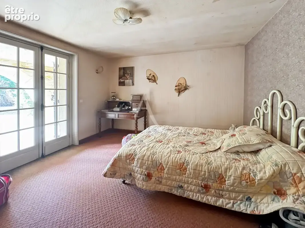 A VENDRE - Maison familiale de caractère de 185 m² avec grand garage, proche des commodités - photo 11