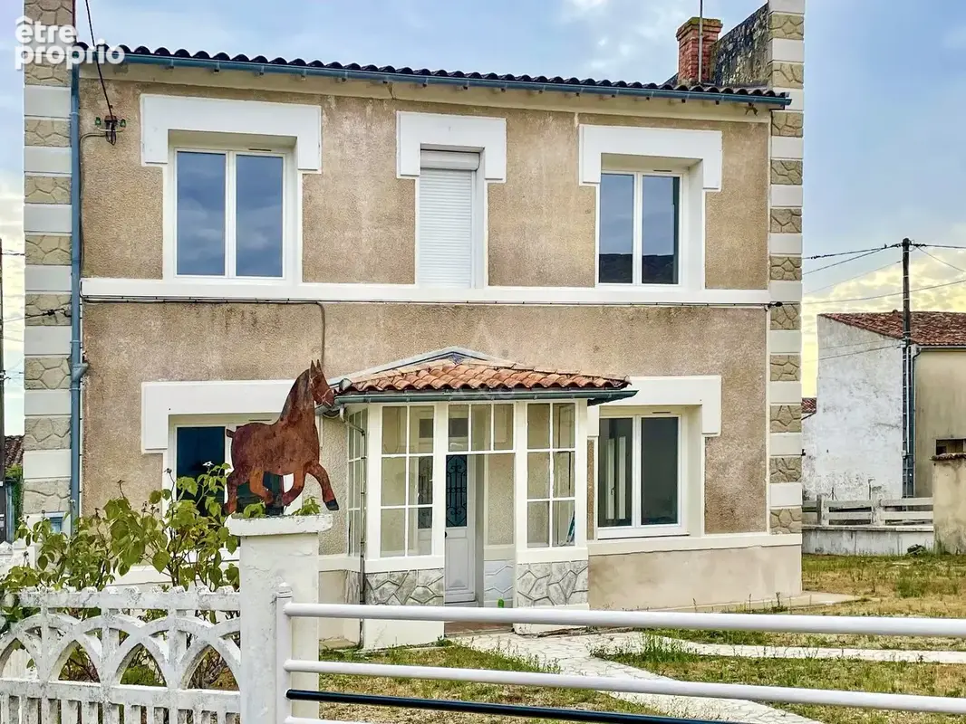 Les Touches de Perigny, jolie maison de 5 chambres, jardin et dépendances - photo 2