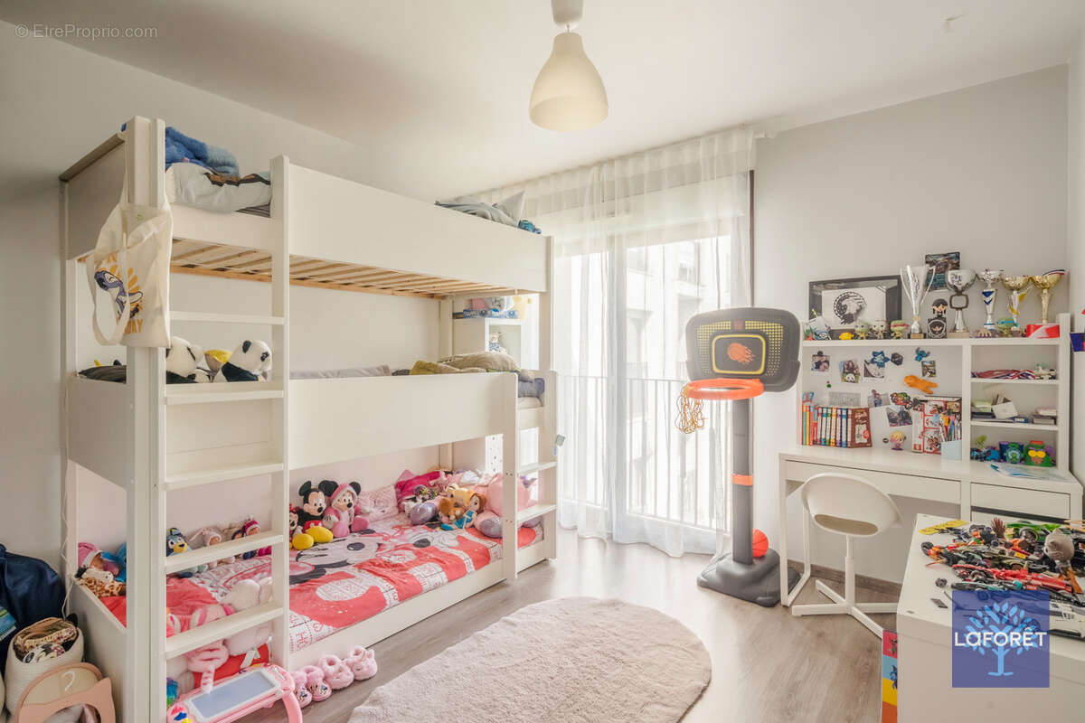 Appartement à LES PAVILLONS-SOUS-BOIS
