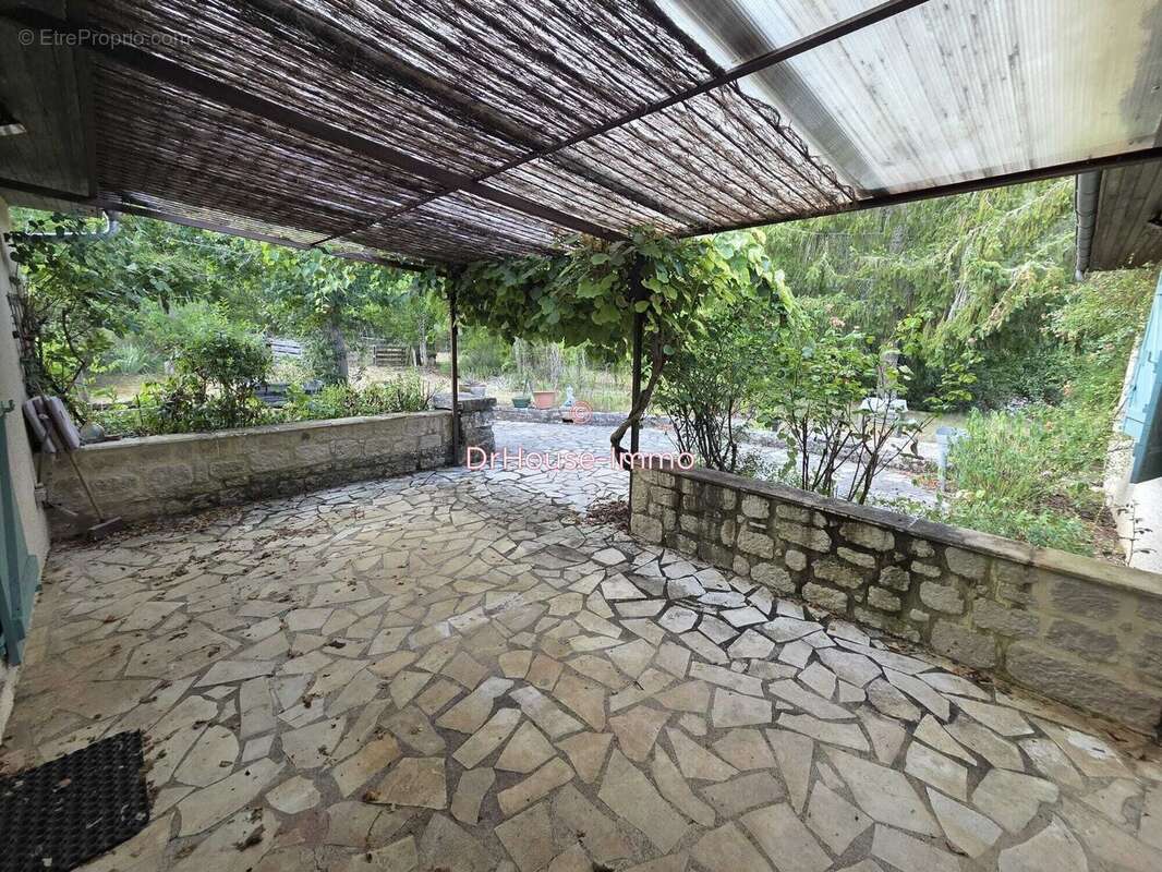 Maison 200 m² à Escamps  - photo 19