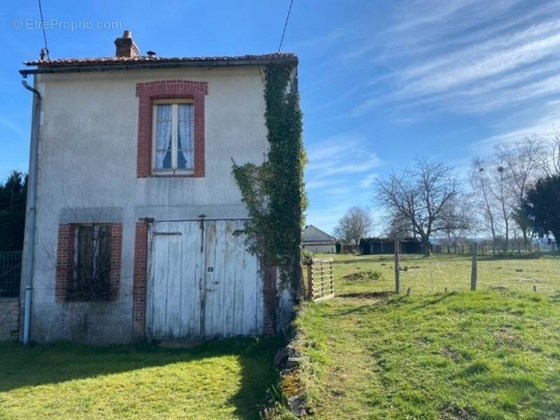 Maison à LA CELLE-DUNOISE