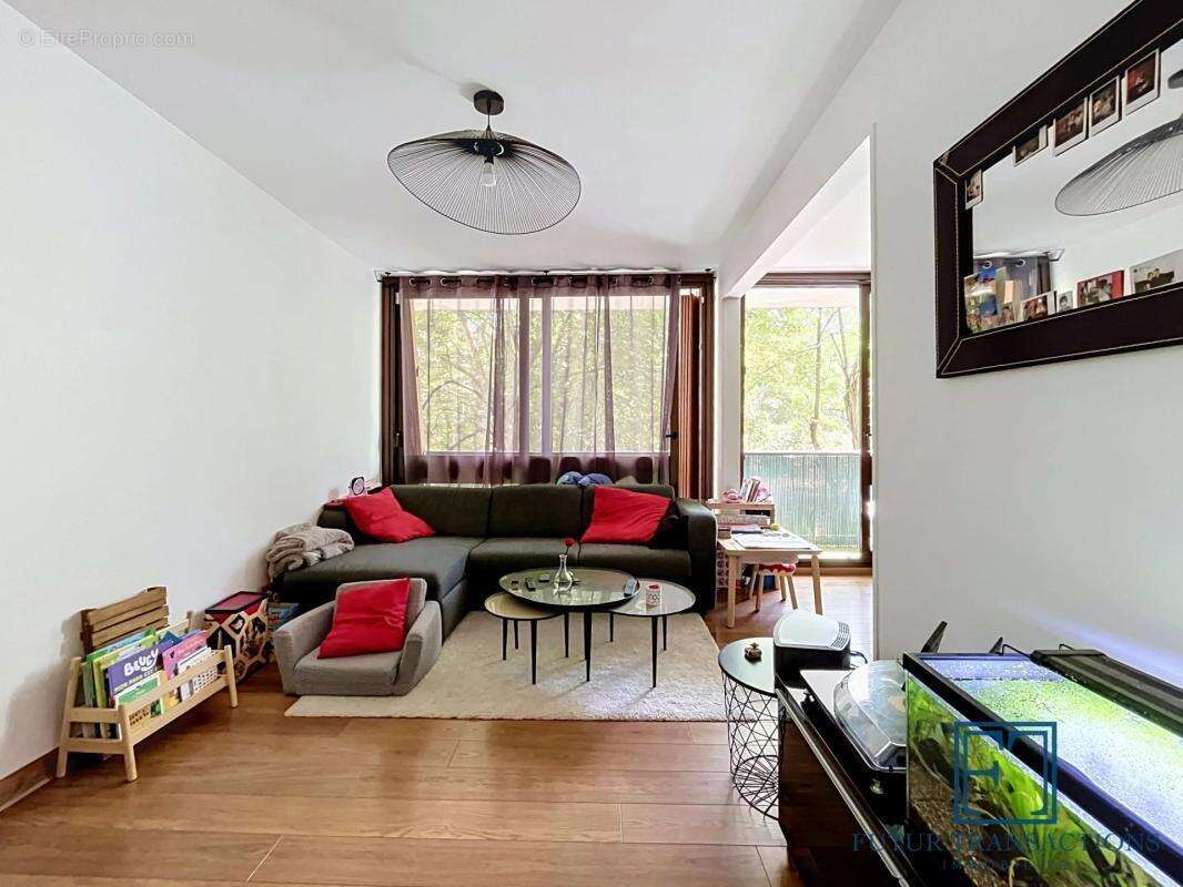 Appartement à FONTENAY-LE-FLEURY