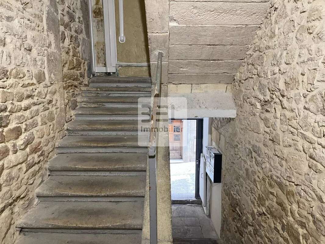 Appartement à BAGNOLS-SUR-CEZE