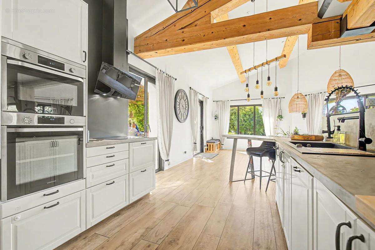 Superbe bastide de 217 m² avec piscine à Grambois - photo 7