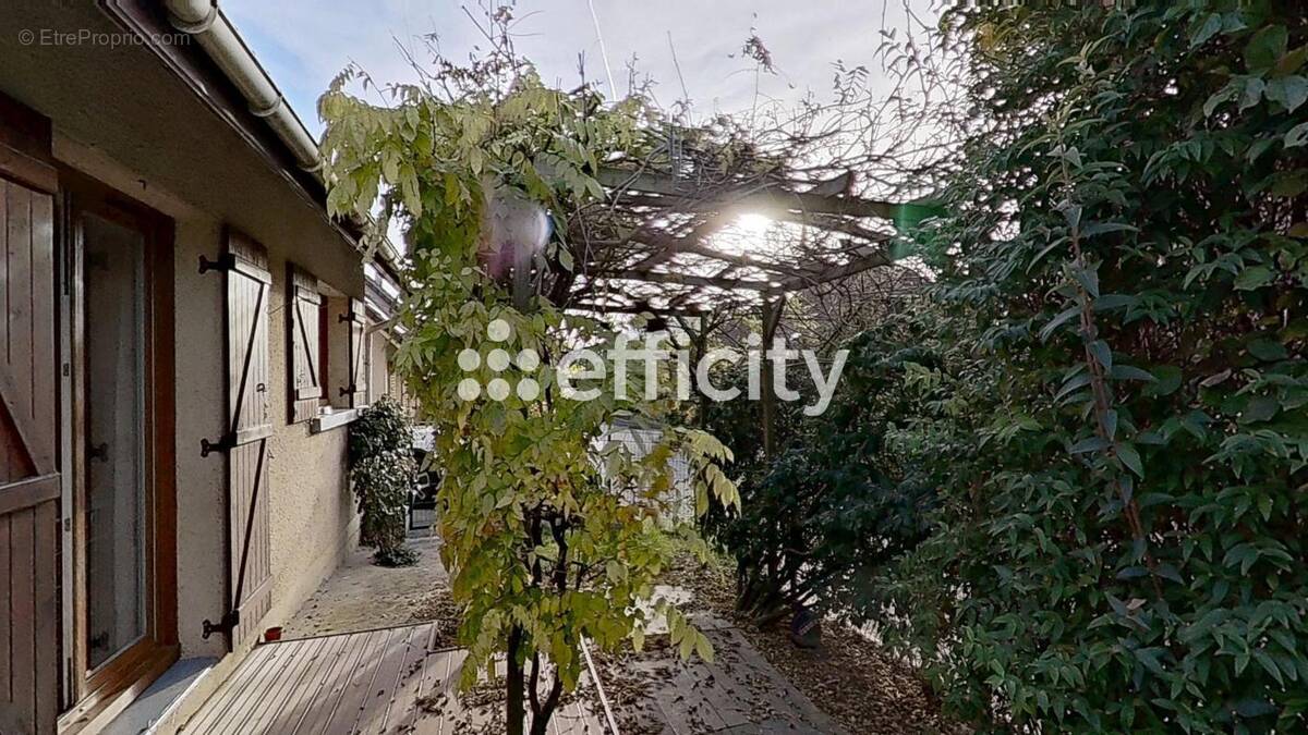 Maison à VILLE-LA-GRAND