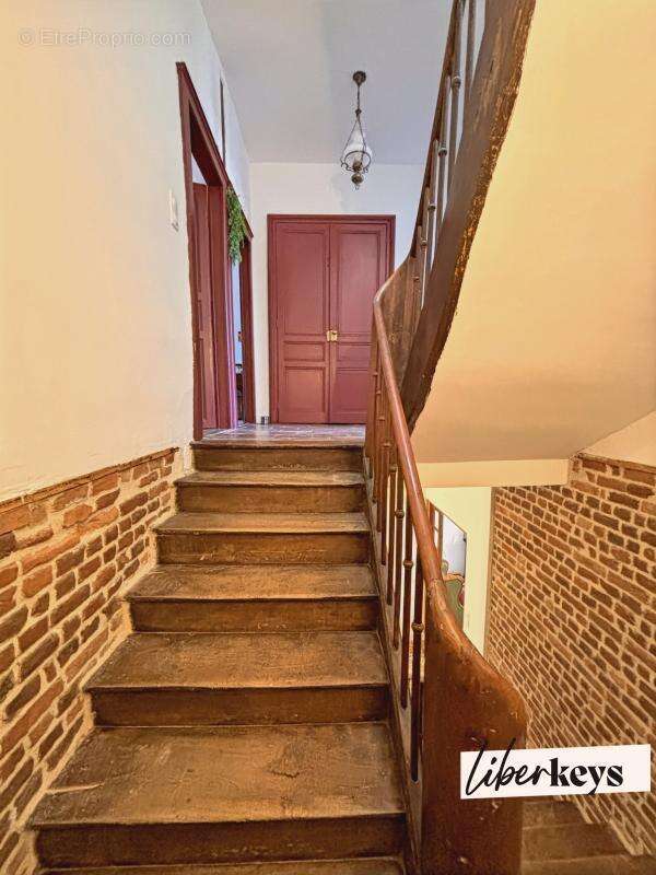 Maison de caractère rénovée – Hyper centre de Gaillac – 238 m² habitables – Jardin - photo 6