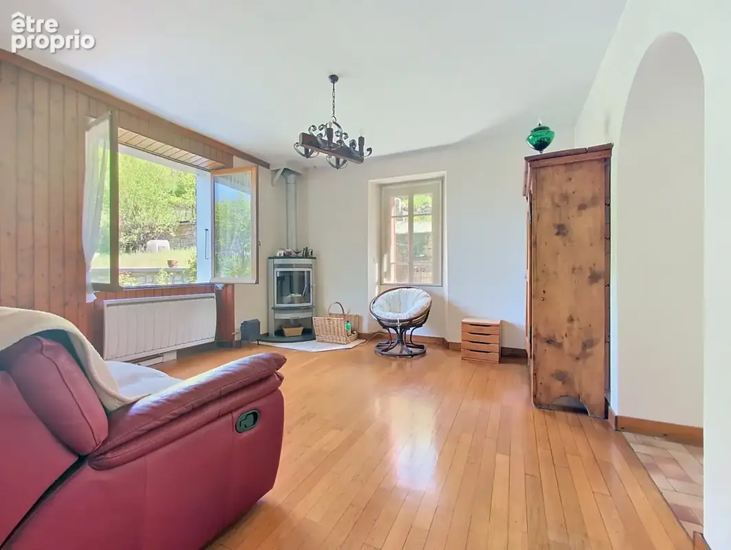 Entre Annecy et Aix-les-Bains,  maison familiale avec jardin, dépendances et beau potentiel - photo 7