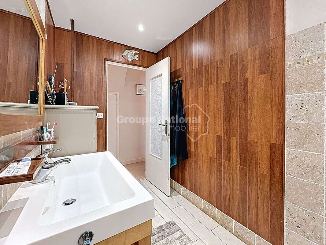 Maison à BAGNOLS-EN-FORET