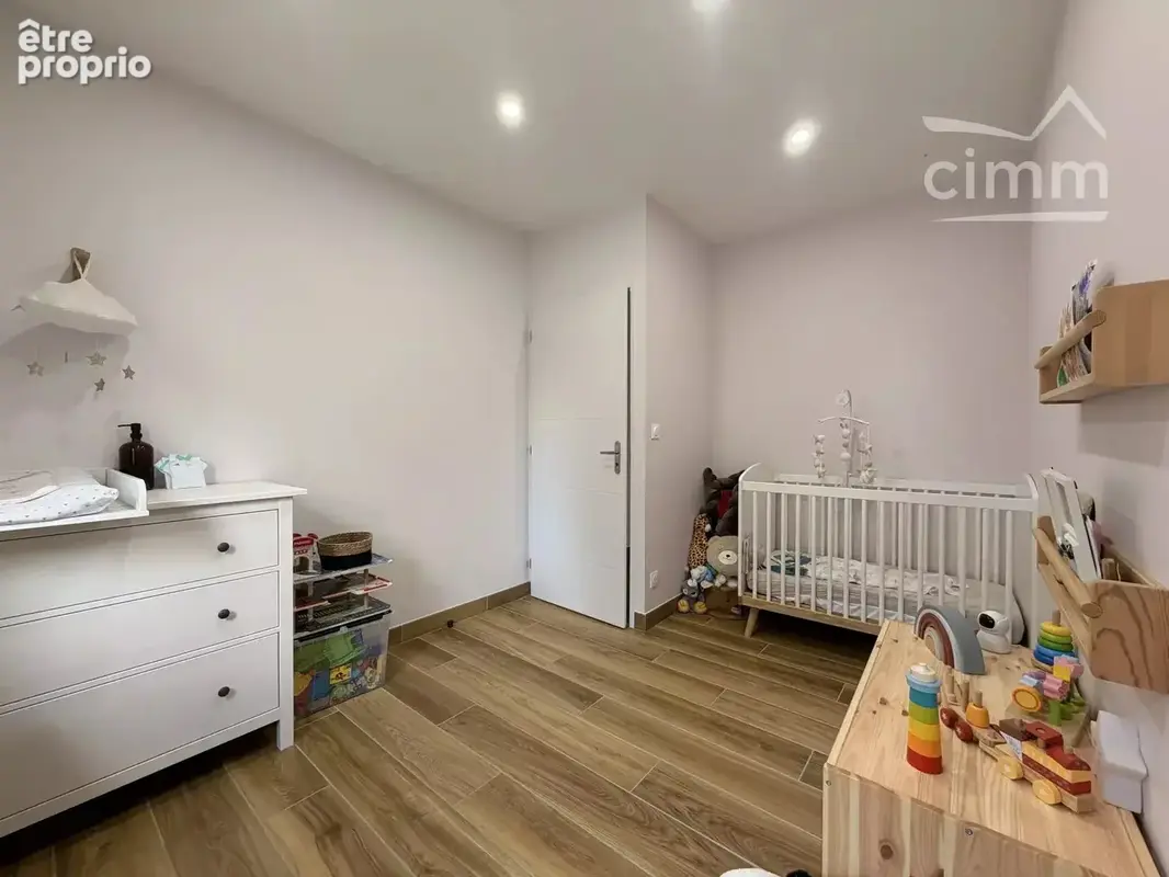 Maison contemporaine de plain-pied avec 4 chambres et piscine à Mer - photo 10