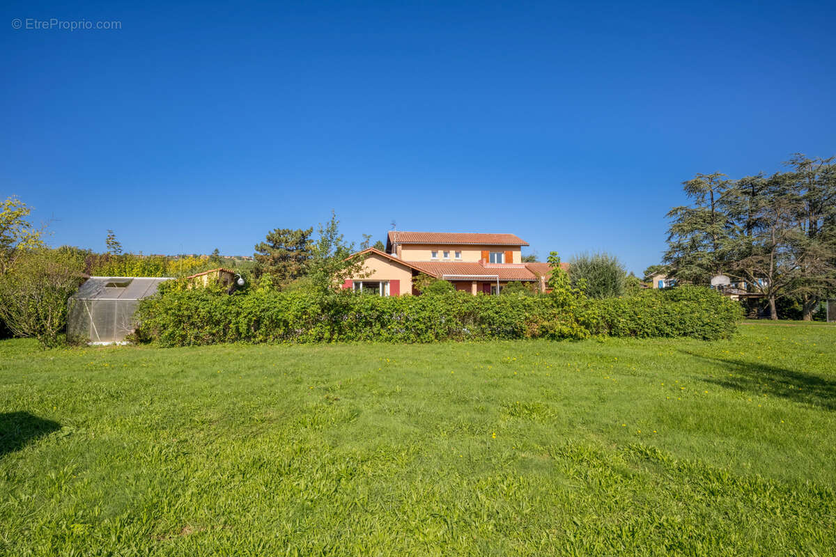 Maison à CHAZAY-D&#039;AZERGUES