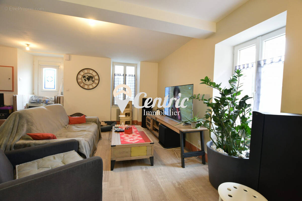 Maison à LA CHAPELLE-SAINT-LAURENT