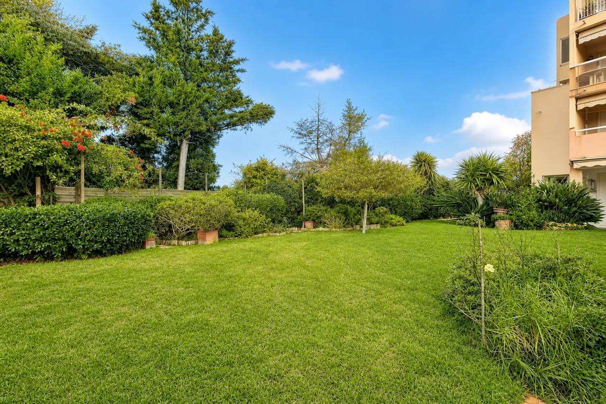 Bien rare à Antibes : appartement-villa avec jardin privé - photo 19