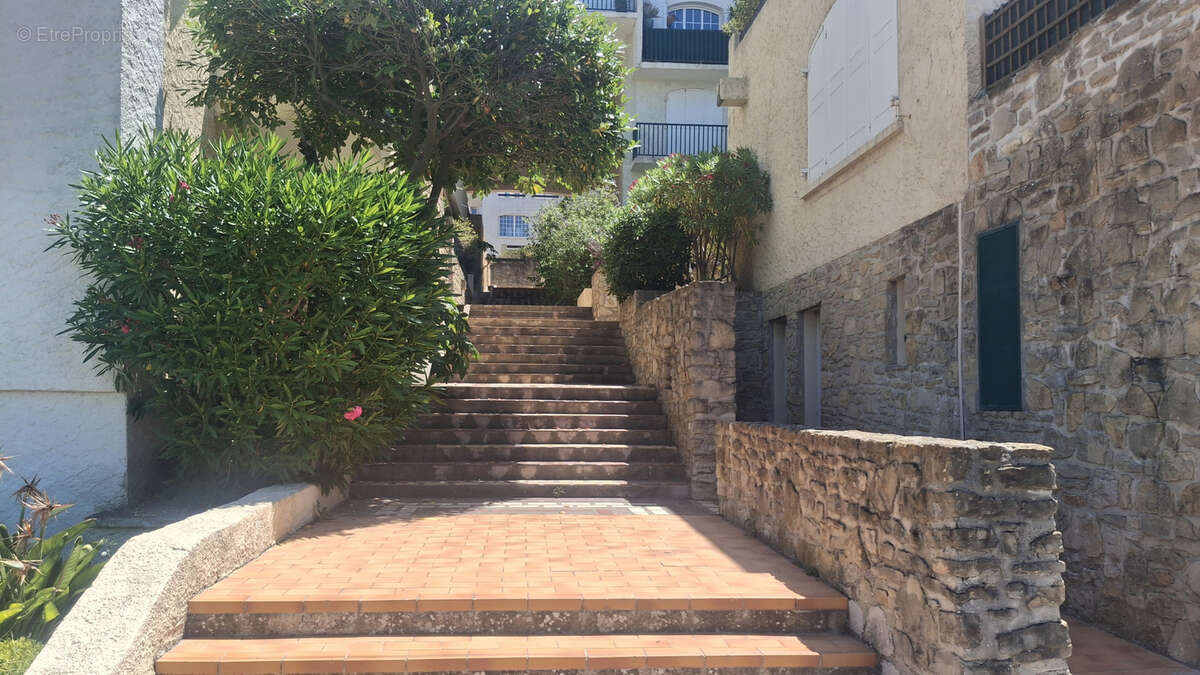 Appartement à SAINT-CYR-SUR-MER