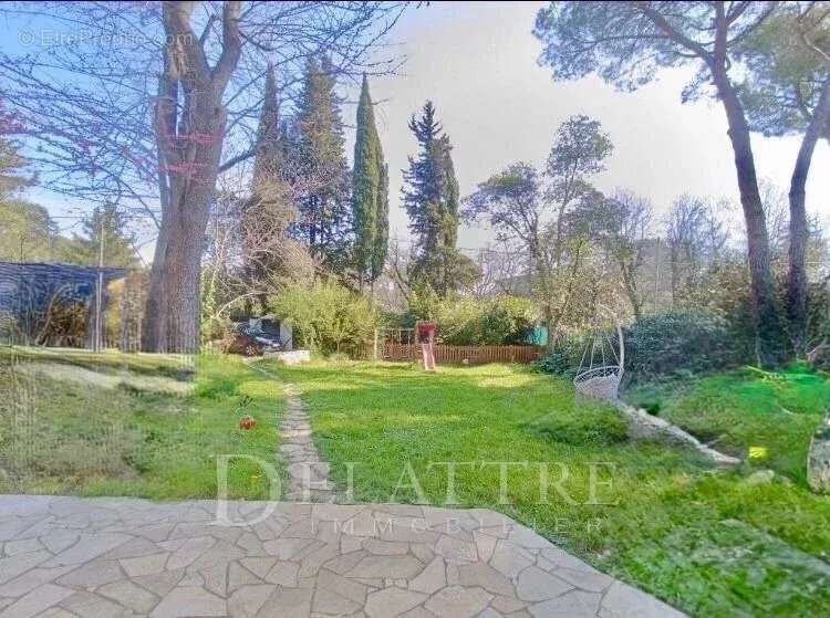 Maison à ROQUEFORT-LES-PINS