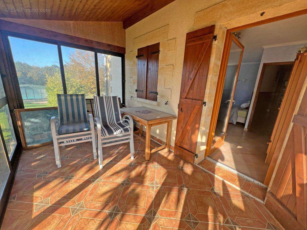 Maison à EGLISE-NEUVE-DE-VERGT